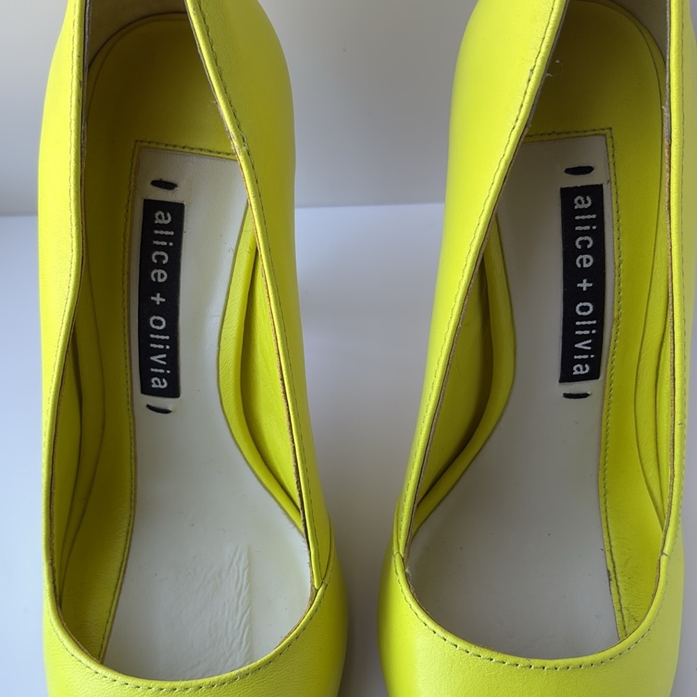 Alice + Olivia Dina Heel In Lime Punch - Picture 5 of 10